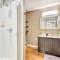 Modern 2BR Condo - King Bed - Downtown City Views