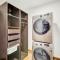 Modern 2BR Condo - King Bed - Downtown City Views