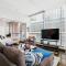 Upscale 2BR Condo - King Bed - Stunning Views