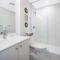 Modern 1BR Condo - King bed - Cityscape Views