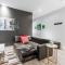 Upscale 2BR Condo with Netflix - Prime Location - Hamilton