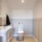 Modern 3 bedroom house with parking