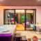 Two-House Private 10BR Compound - DT 6 Min Drive - Austin