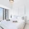 Bright & Elegant Home on the 44th at Cayan Tower - Dubaj