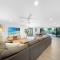 Summer Retreat 4 min drive from Moololaba Beach