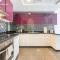 Bright & Elegant Home on the 44th at Cayan Tower - Dubaj