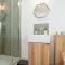 Bright & Airy Countryside Cabin Near Oxford, Perfect Getaway with Scenic Views - Stanton Saint John