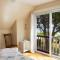 Newly updated spacious steps to water - إيستهام