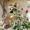 Studio cosy en pleine nature dans maison en pierre avec piscine et wifi