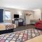 Super 8 by Wyndham Humboldt