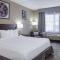 Ramada by Wyndham Thunder Bay Airlane Hotel