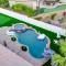 Beautiful pool with slide, golf, Pickleball, gameroom Ferrari - إنديو