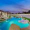 Beautiful pool with slide, golf, Pickleball, gameroom Ferrari - إنديو