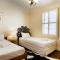 Beautiful Terrace Home Close to Disney Studios