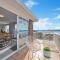 Luxury Sandy Bay Living River Views Free Parking