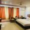 METRO HOTEL Nathdwara , 500mtr 10min walking from shreenathji temple 966o9o1oo6 - Nāthdwāra