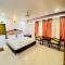 METRO HOTEL Nathdwara , 500mtr 10min walking from shreenathji temple 966o9o1oo6