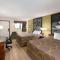 Super 8 by Wyndham Fort Mitchell Cincinnati Area