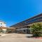 Days Inn & Suites by Wyndham Lubbock Medical Center