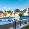 Family Resort Ustka - Domki dwupoziomowe z basenem