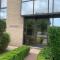 Studio White Chateau met parking en zonnig balkon