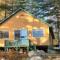 Beautiful lakefront cottage, Ambajejus Lake