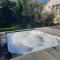 Serendipity - 3 Bedroom home, jacuzzi & inside barbecue