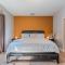 Luxury 5BR Dallas Retreat with Business Amenities - Perfect for Business Travelers, Families & Groups