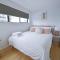 2 Bed Unit on Mooloolaba Esplanade 50 m from beach