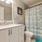 Peaceful Ultra Modern Convenience at CC's Crib - أوستن