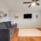 Peaceful Ultra Modern Convenience at CC's Crib - أوستن