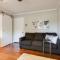 Peaceful Ultra Modern Convenience at CC's Crib - أوستن