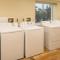 Tropical 1BD vacation condo in beautiful resort setting with pool amenities to enjoy - شاطئ أورموند