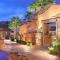 Visit the amazing Red Rock Formation in this beautiful 1BD condo with amenities - بيوريا