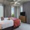 Stay in this 2BD resort condo to visit Austin gym and pool onsite - أوستن