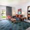 See Palm Springs and relax in this 1BD condo with resort amenities including pool or hot tub - بالم سبرينغز