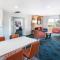 See Palm Springs and relax in this 1BD condo with resort amenities including pool or hot tub - بالم سبرينغز