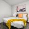 Marvel Stadium Apartment with Rooftop Pool and Free Parking