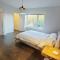 Modernized Five Bedroom Villa - 列治文山