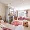 7 Sleeper Cosy Home in Windsor Parking & Legoland - 温莎