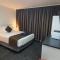 Silver Oaks Motel