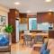 Beautiful Town Centre Townhouse With Shared Pool - 塔维拉