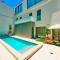 Beautiful Town Centre Townhouse With Shared Pool - 塔维拉