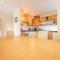 2 BR flat next to Train Station & Gated Parking - 剑桥