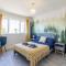 Open Mind Property - HotTUB, 4 Beds & 2 Free Parking