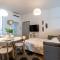 Lake, Stadium & Patio - Self Check-in & Remote Access - Como