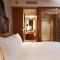 Le Germain Hotel Maple Leaf Square