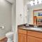 mountain cabin in Lake harmony - walk or drive to BB SKI and Lake, JACK FROST Ski mts with POOL, BEACH, LINENS, TOWELS, HOTTUB, GAMES, GRILL - Lake Harmony