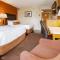 Coast Hillcrest Hotel
