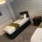 Basildon 3 bed house for 8 guests- free private driveway parking - Nevendon
